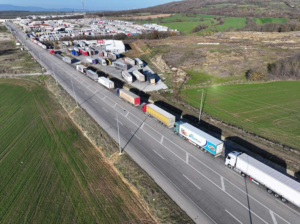 Çiftçi eylemi TIR trafiğini durdurdu 6